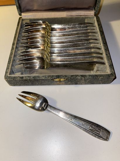  In a case: twelve silver oyster spoons 950...