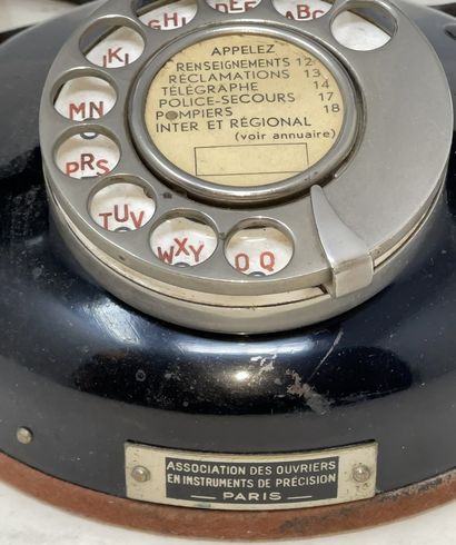 null Bakelite telephone of the association of workers and precision instruments

Beginning...