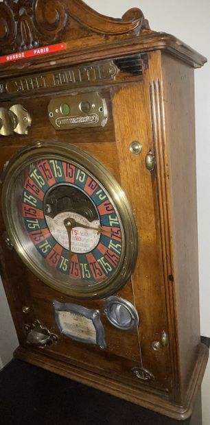null 
Machine à sous en chêne "Select roulette", Bussoz, Paris




Vers 1913




77...
