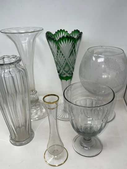 null Lot de vases et coupes en verre ou cristal, taillé ou gravé