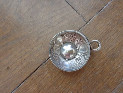 null A silver lot (950/00) comprising:

- small silver wine cup (950/00) with grape...