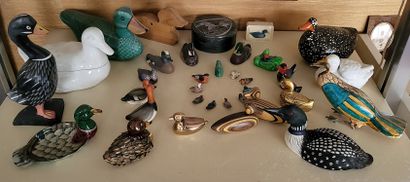 null Collection of about forty subjects "Ducks", in wood, ceramics, etc..., XXth...