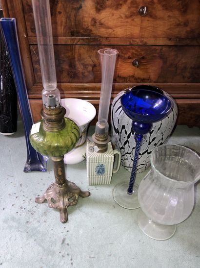 null Lot including: two oil lamps, one in metal, the other in porcelain, two glass...