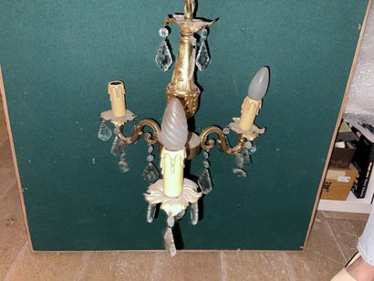 null Lot of three chandeliers including:

- Dutch style brass chandelier with five...