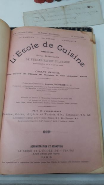 null 
Lot de livres et revues dont:




- L'Ecole de cuisine, trois volumes reliés,...