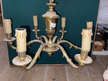 null Lot of three chandeliers including:

- Dutch style brass chandelier with five...