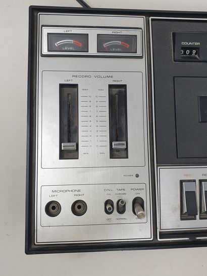 null 
VENDU AVEC LE 74

Lecteur de cassette, SANYO, RD 4530, circa 1970, n° 13114492

Testé,...