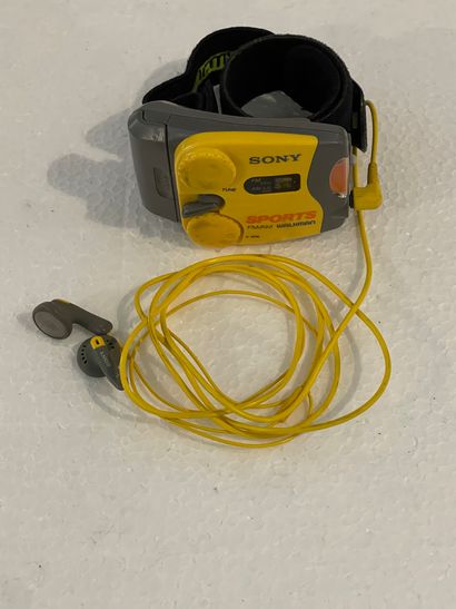 null Tuner walkman modèle sport, SONY, circa 80 avec ses écouteurs

Testé, fonctionne,...