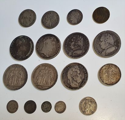 null Lot of silver coins including:

- one (1) coin of 10 FF, 1931, weight: 9,97...