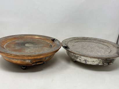 null lot of metal of which:

- covered silver-plated vegetable dish with two handles...