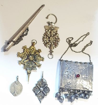 null Lot of ethnic metal jewelry including a pectoral, three fibulas, a stylus and...