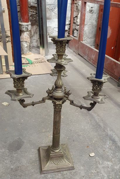 null Candelabra with four metal arms of light

Louis XVI style, modern

H.: 53 cm...