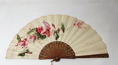 null 
Fan, the leaf in cabretille painted with gouache of cyclamen. Wooden mounting...