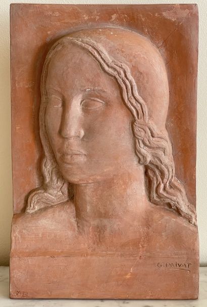 Gilbert PRIVAT Gilbert PRIVAT (1892-1969)

Portrait de femme de trois-quart

Bas-relief...
