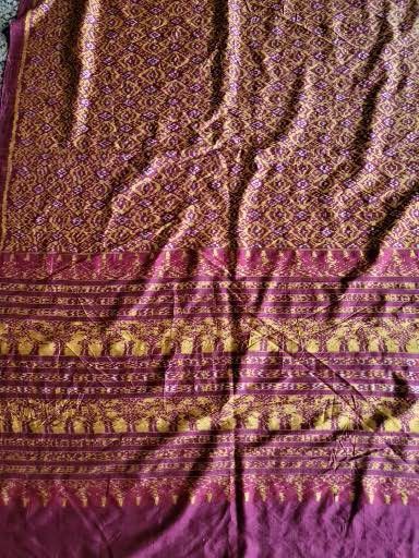 null Deux sarongs, Ikat, Indonésie 

174 x 75 cm et 350 x 97 cm
