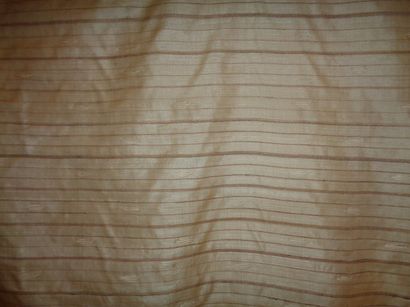 null Cream silk taffeta striped gray, Thailand, woven with a geometric pattern.

	Metreage...