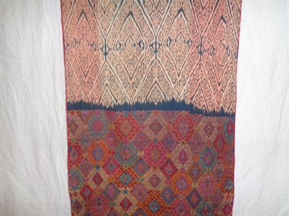 null Sarong ikat Tsumba, Timor, losanges à crochets.

	2, 00 x 0, 53 m