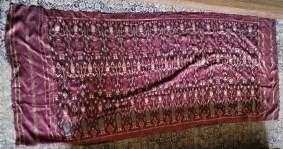 null Deux sarongs, Ikat, Indonésie 

174 x 75 cm et 350 x 97 cm