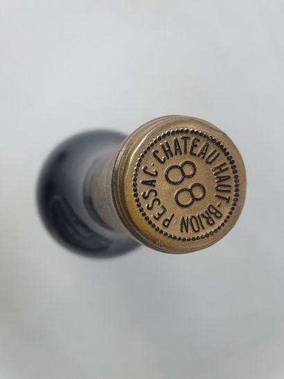 null One (1) bottle, Château Haut-Brion, 1988, 1er GCC de Graves (dirty label, mid-neck...