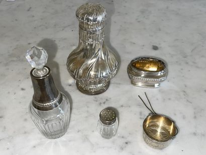 null Silver lot (950/00) comprising: 

- saupoudreuse with torsos, weight: 165,46...