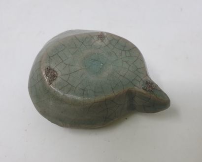 null Celadon porcelain dropper in the shape of a carp

Korea, 19th century

6,5 x...