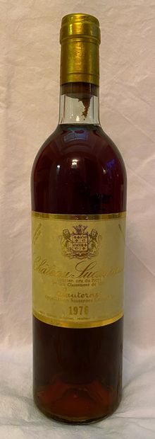 null Une (1) bouteille, Château Suduiraut, 1976, 1er GCC de Sauternes (bas goulo...