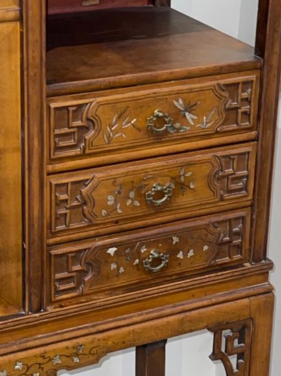null 
Gabriel VIARDOT (1830-1906)




Japanese cabinet in molded and carved natural...