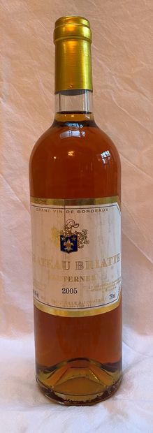 null Lot de trois bouteilles de Sauternes:

- une (1) bouteille, Château Rieussec,...