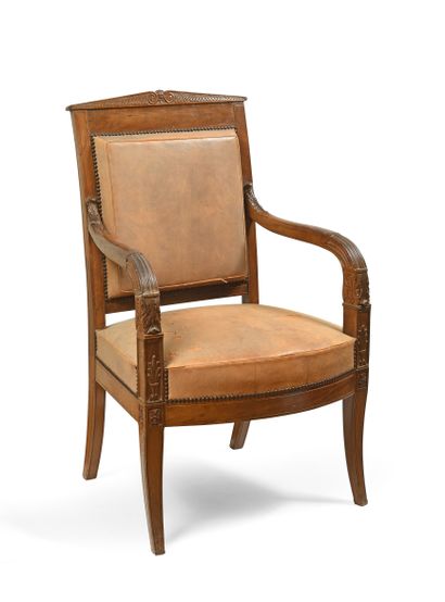 null Mahogany armchair with straight back, carved with palmettes decoration

Restoration...