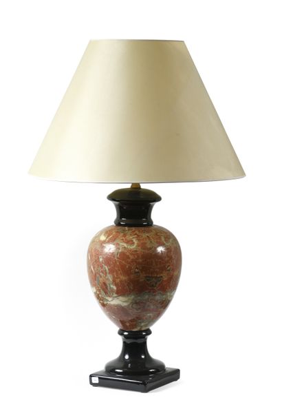 null Lamp representing a medicis vase in porcelain imitating red marble

Modern ...