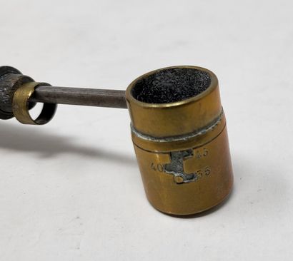 null Powder dispenser

End of the XIXth century

L.: 11,6 cm

Experts: Jean-Claude...