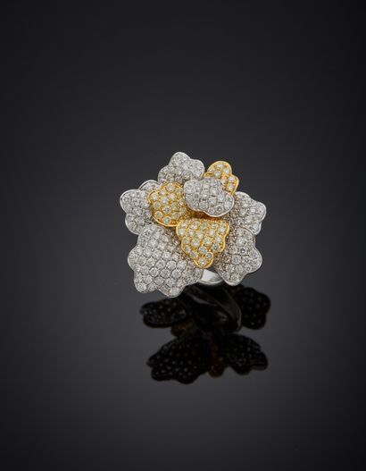 null GARLAND

Important yellow gold and white gold (750‰) "flower" ring. The petals...