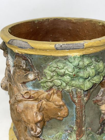 null Tobacco pot in glazed earth decorated with cherubs on dogs, fretel in the shape...