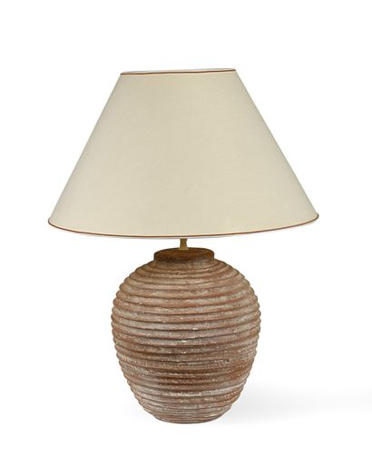 null Terracotta lamp with ringed decoration

Modern 

H.: 39 cm