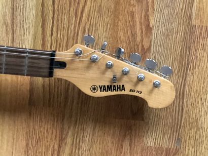 null Guitare, YAMAHA EG112, forme Stratocaster, made in Indonésia, équipée de deux...