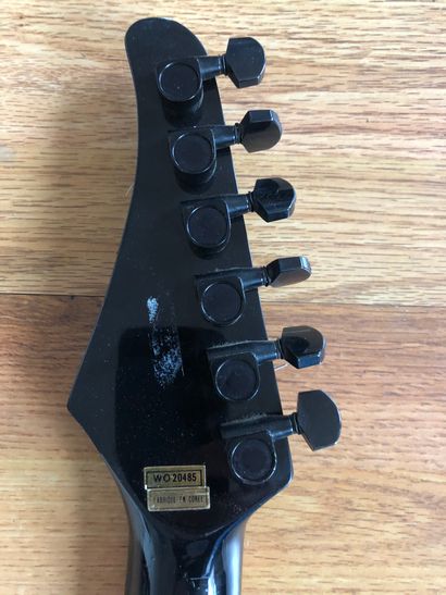 null Guitare, CORT, made in Korea, équipée de deux micros humbucker (potentiomètres...