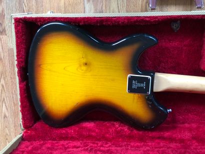 null Guitare, BURNS, modèle Split Sound Bass, n° série 6440, made in England, équipée...
