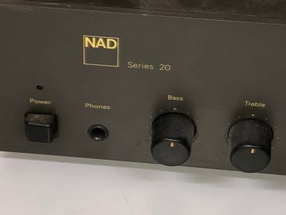 null Ensemble comprenant:

- ampli de puissance hifi, NAD 2140

- pré-amplificateur...