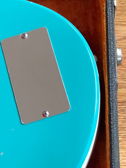 null Guitare, JERRY JOHNS GUITARS turquoise, n° 0720, made in America, équipée de...