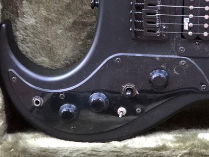 null Guitare, BURNS London, modèle Scorpion, made in Korea (traces d'usures, éclat...