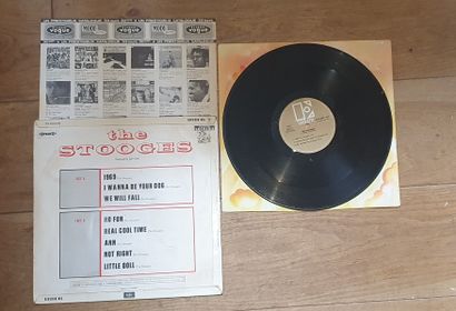 null * Un disque 33 T - The Stooges, signé par Iggy Pop, Scott and Ron Ashton

Pressage...