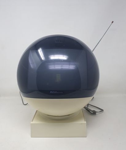 null Televiseur, JVC, Nivico, vers 1970

Tlélévison casque, modèle vidéosphère 3240...