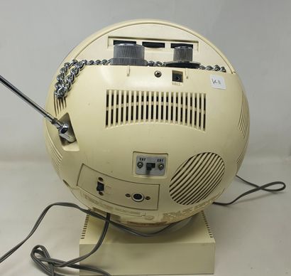 null Televiseur, JVC, Nivico, vers 1970

Tlélévison casque, modèle vidéosphère 3240...