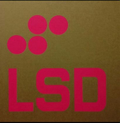 null Un disque 25 cm - LSD par l'artiste peintre Suisse Ian Anüll

Tiré à 50 cop...