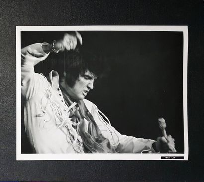 null Anonyme

Elvis Presley sur scène pendant le concert à Las Vegas en 1969

Tirage...