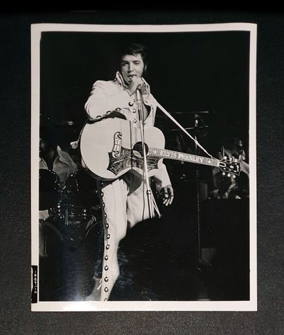 null Anonymous

Elvis Presley on stage during a concert in Las Vegas in 1969

Vintage...