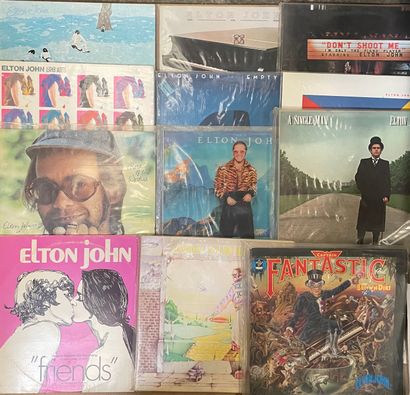 null Douze disques 33T - Elton John

VG+ à NM; VG+ à NM