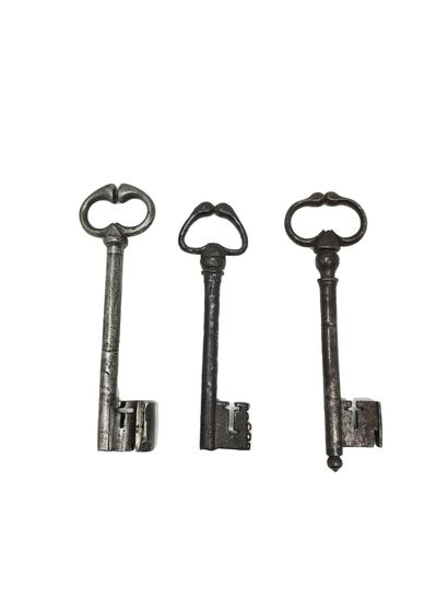 null Three keys. 
12, 49 - 11, 51 - 12, 97 cm