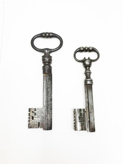 null Deux clés. 
16, 9 - 14, 35 cm