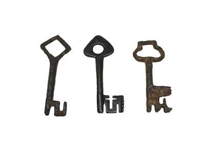 null Three gothic keys.
 8, 53 - 8, 79 - 7, 88 cm. 
Three Gothic keys 7 to 9 cm....